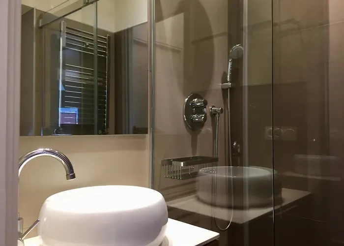 Decor En Gros Con Vistas Al Rio San Sebastian