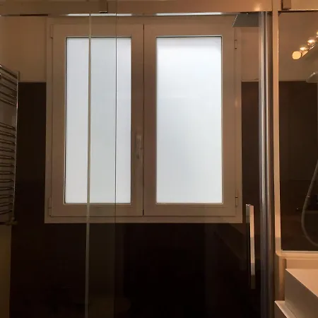 Decor En Gros Con Vistas Al Rio דירה