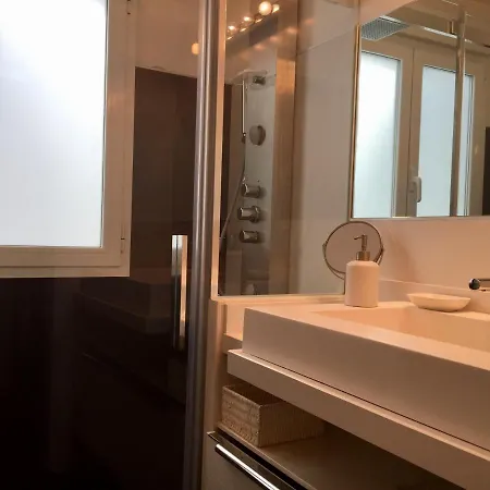 Decor En Gros Con Vistas Al Rio דירה